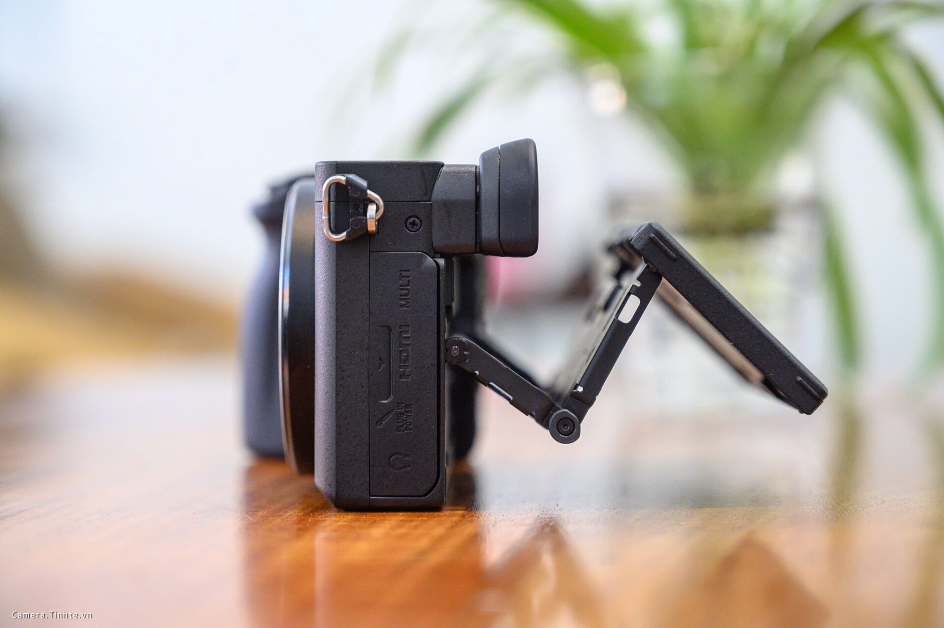 Top 10 Máy Ảnh Mirrorless Nổi Bật Nhất Trong Năm 2019 (5)