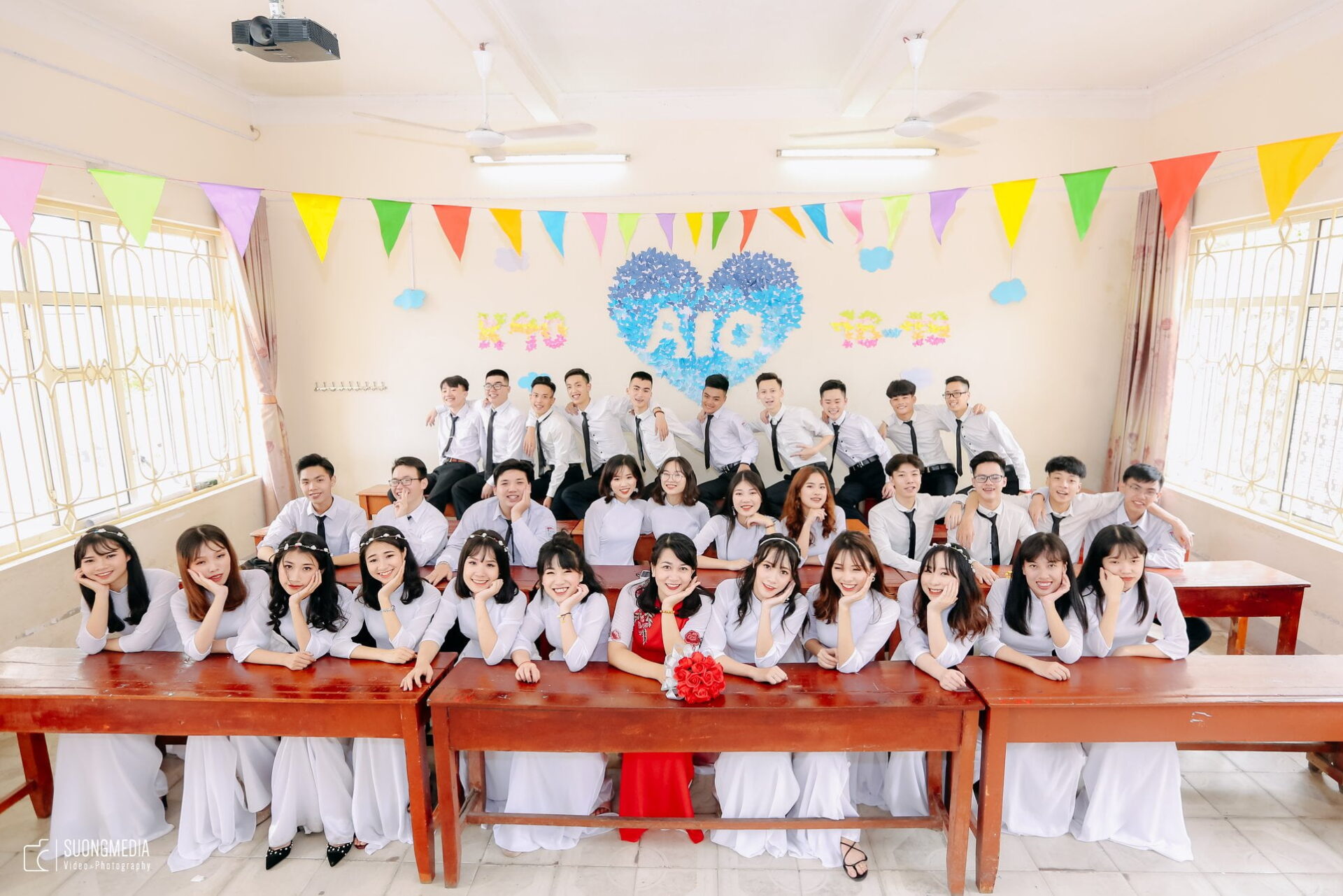 [Yearbook] Kỷ yếu 12A10 - THPT Bãi Cháy (1)