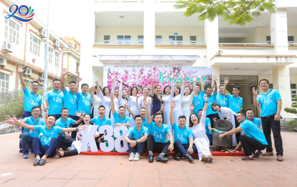 Hội khóa " 20 năm ngày trở về " THPT Hòn Gai (1)