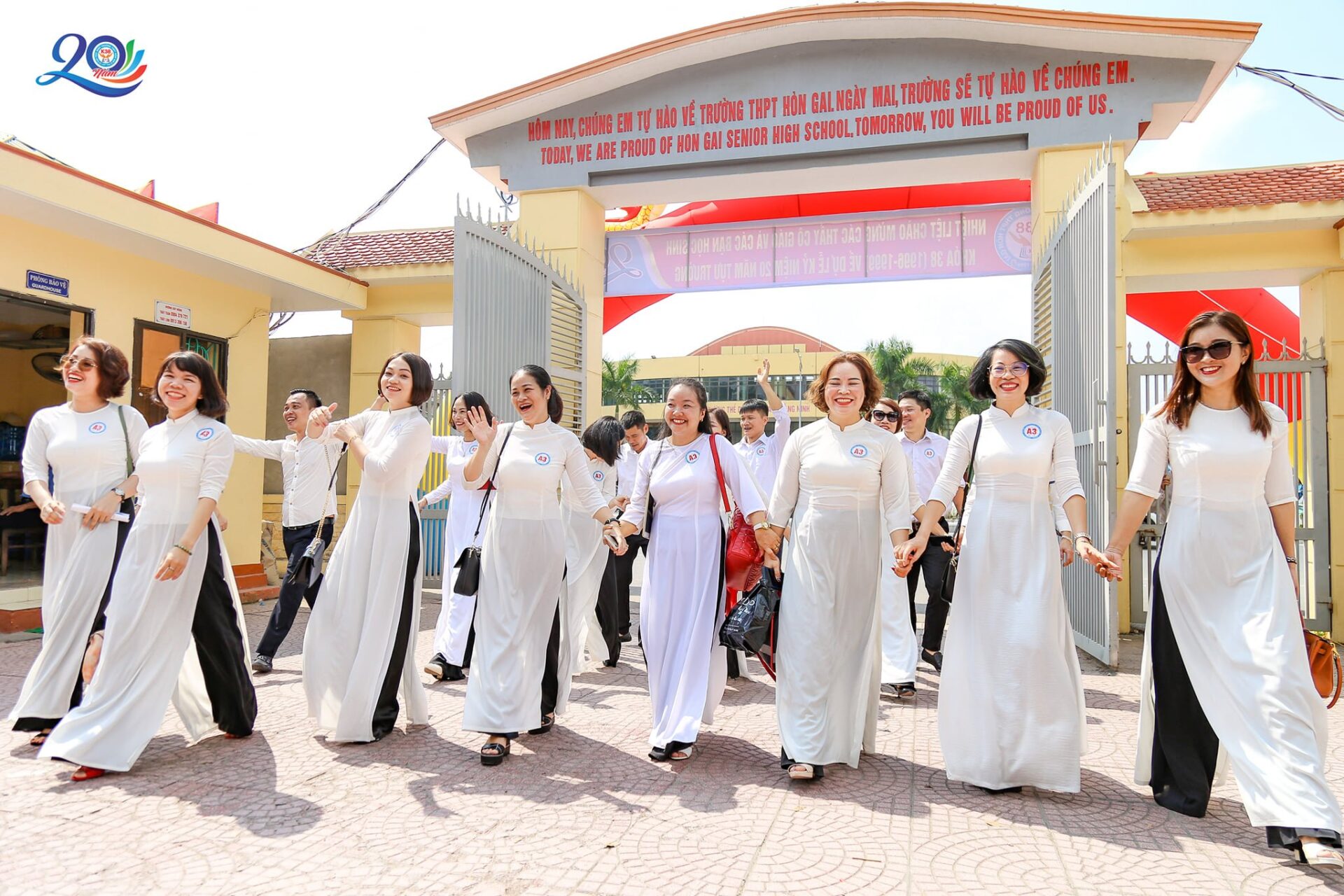 Hội khóa " 20 năm ngày trở về " THPT Hòn Gai (4)