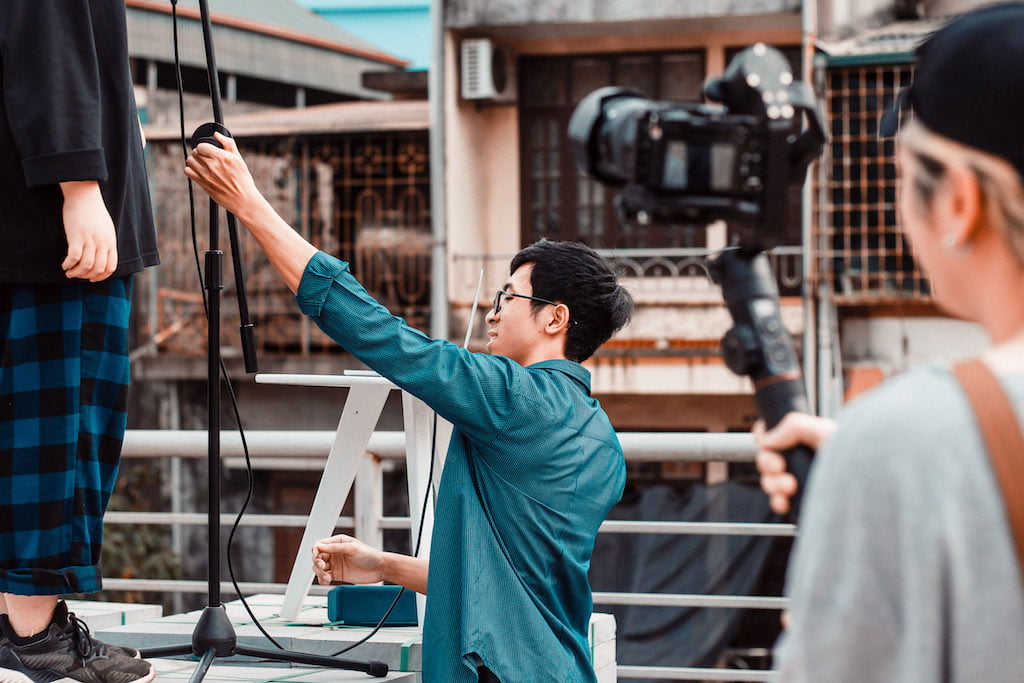 Behind The Scenes ''Hơn Cả Yêu'' Vietcover (2)