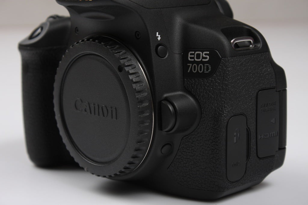 TOP 5 Máy Ảnh Canon Tốt Nhất Năm 2020 Dành Cho Người Thích Đi Du Lịch (2)