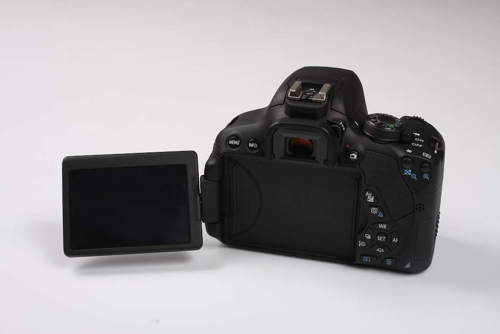 TOP 5 Máy Ảnh Canon Tốt Nhất Năm 2020 Dành Cho Người Thích Đi Du Lịch (3)