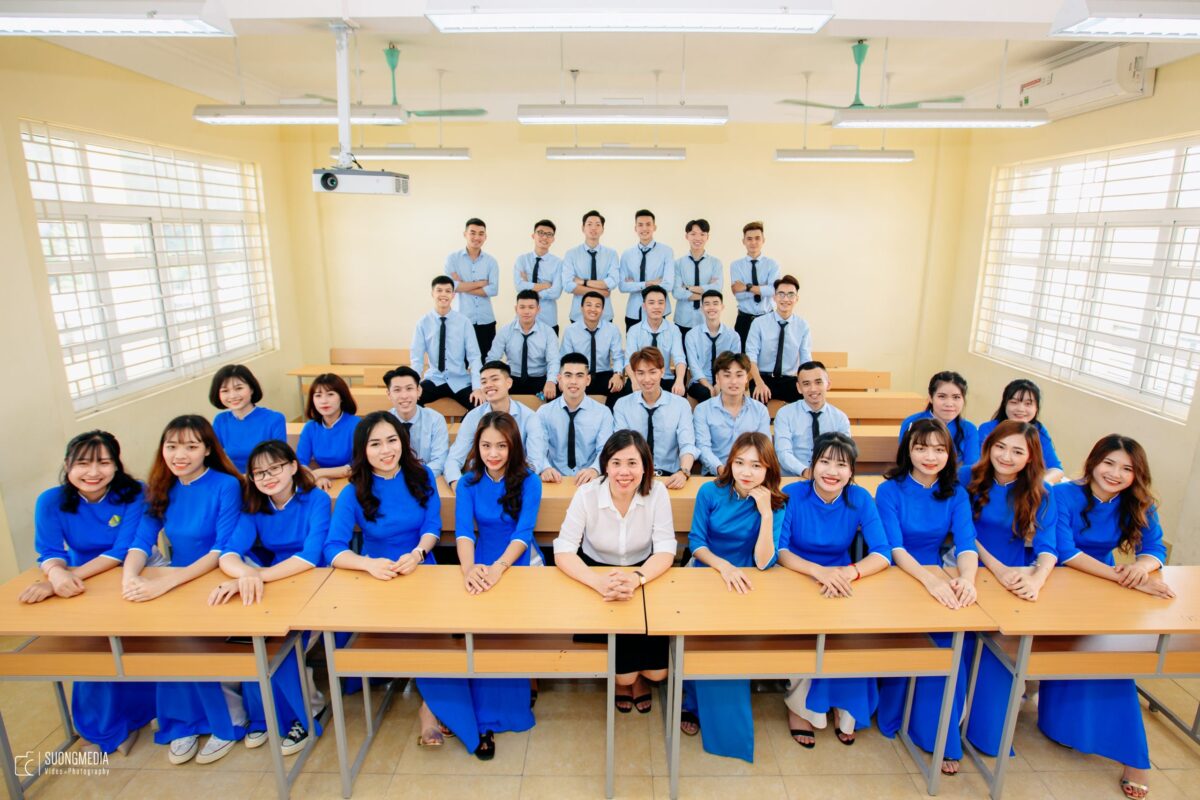 [ Kỷ Yếu ] Lớp Lữ Hành K11C - Đại Học Hạ Long (1)