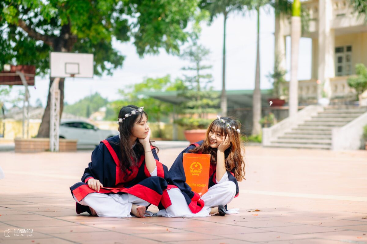 Chụp kỷ yếu 2 người