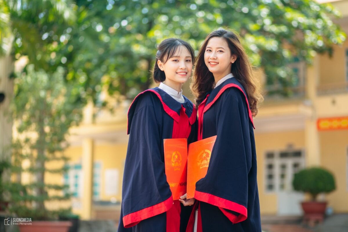 Chụp kỷ yếu 2 người