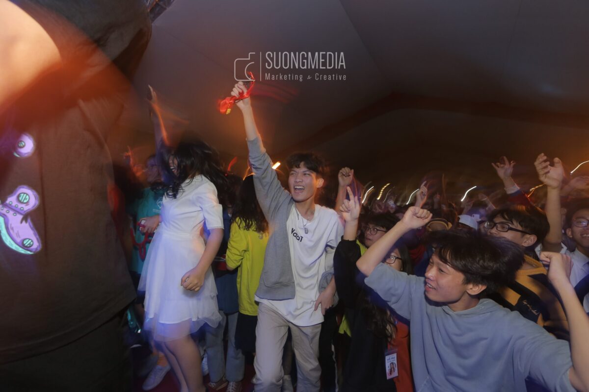 Sương Media cháy cực nhiệt cùng trường Chuyên Hạ Long (14)