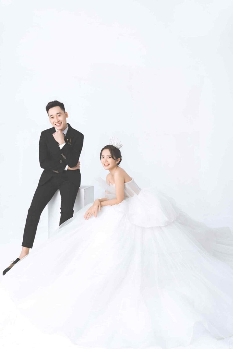 Tips Tạo Dáng Và Ý Tưởng Chụp Ảnh Cưới Độc Đáo Tại Studio
