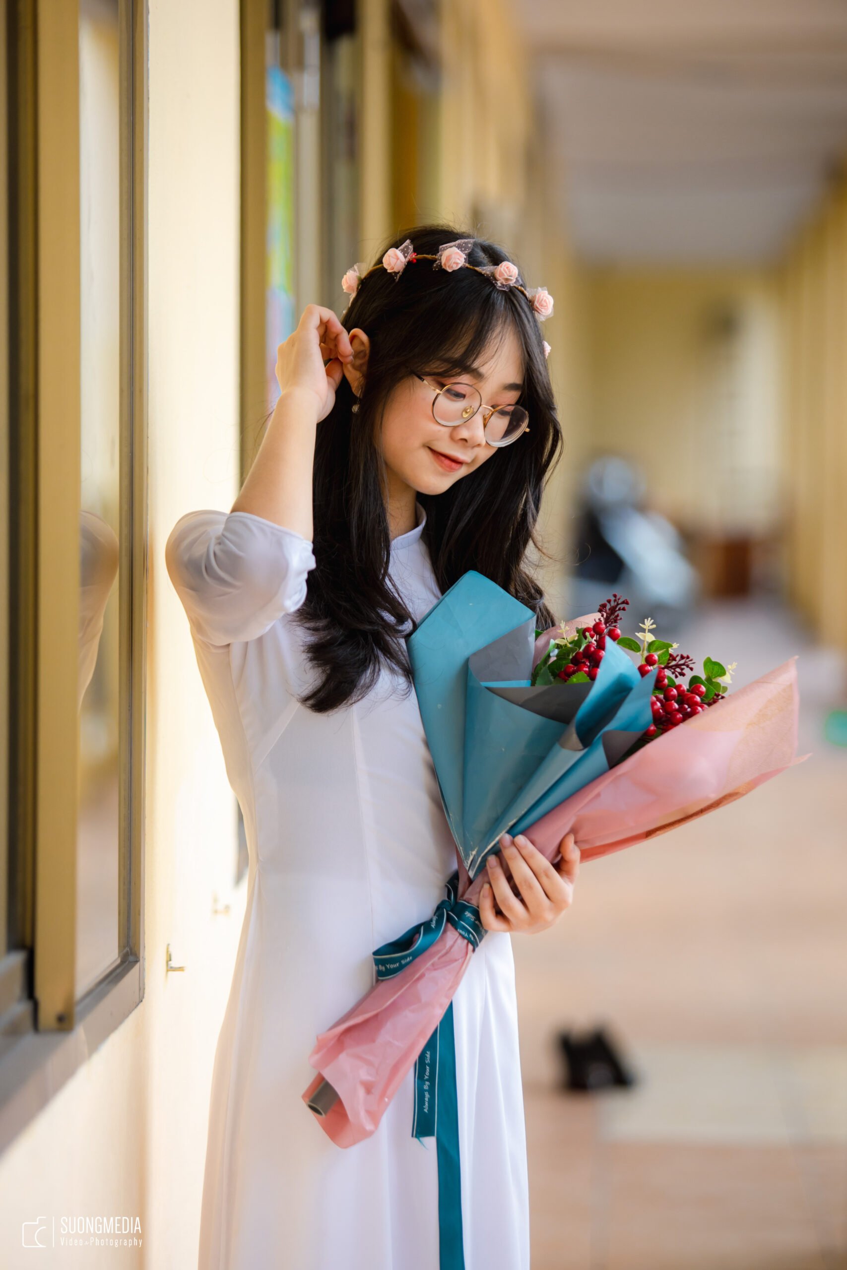 Cách tạo dáng chụp ảnh áo dài và chọn áo dài chụp kỷ yếu đẹp (6)