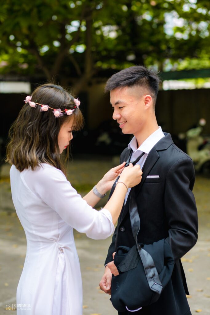 Hướng dẫn thắt cà vạt kỷ yếu dành cho các bạn nam (5)
