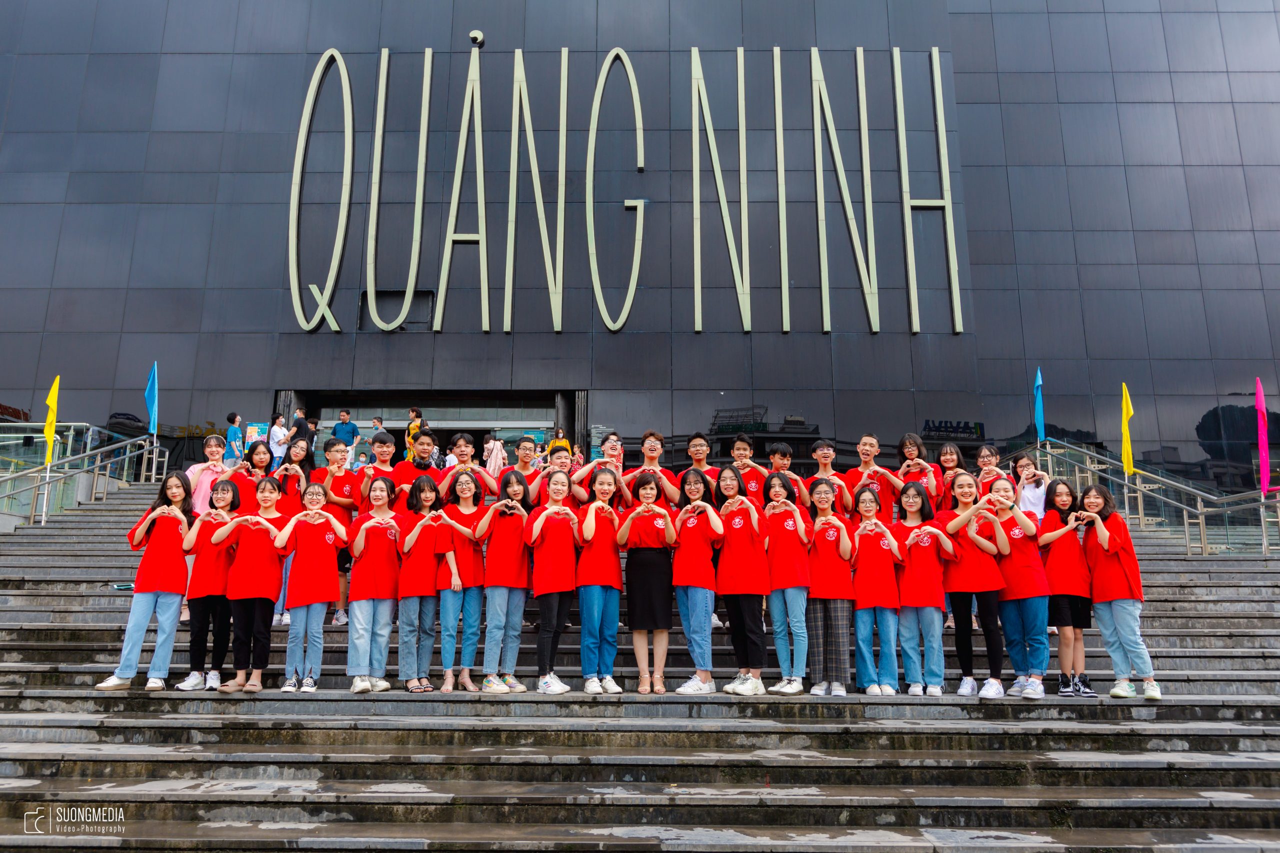 Gợi ý phối đồ kỷ yếu chất nhất năm 2022 (11)