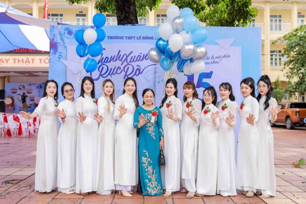 Chụp ảnh họp lớp 12A2 K23 - THPT Lê Hồng Phong (51)