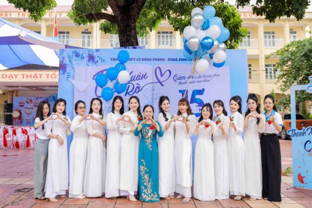 Chụp ảnh họp lớp 12A2 K23 - THPT Lê Hồng Phong (48)