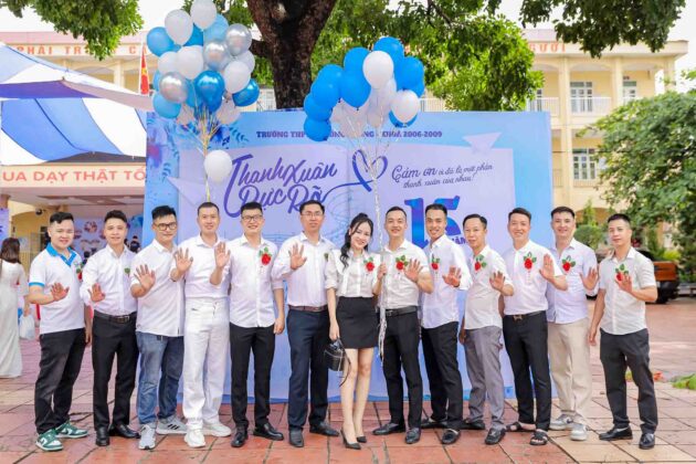 Chụp ảnh họp lớp 12A2 K23 - THPT Lê Hồng Phong (45)