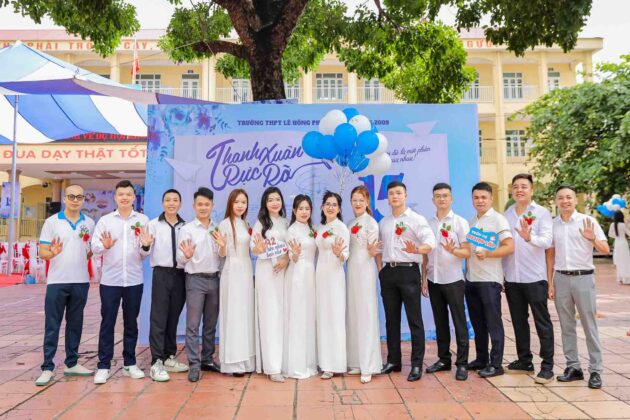 Chụp ảnh họp lớp 12A2 K23 - THPT Lê Hồng Phong (44)