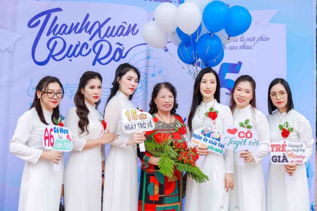 Chụp ảnh họp lớp 12A2 K23 - THPT Lê Hồng Phong (39)