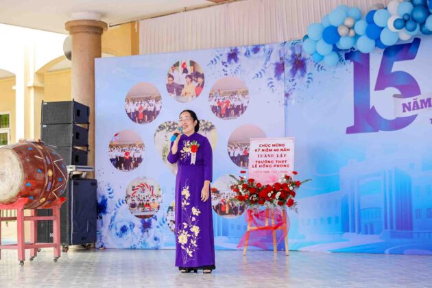 Chụp ảnh họp lớp 12A2 K23 - THPT Lê Hồng Phong (33)