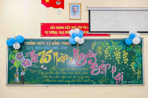 Chụp ảnh họp lớp 12A2 K23 - THPT Lê Hồng Phong (32)