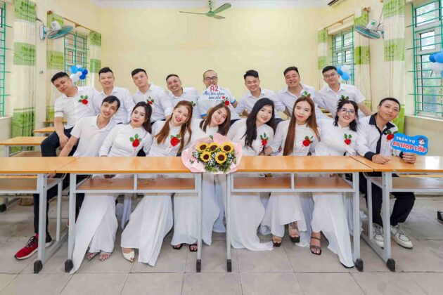 Chụp ảnh họp lớp 12A2 K23 - THPT Lê Hồng Phong (30)