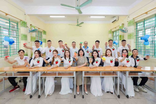 Chụp ảnh họp lớp 12A2 K23 - THPT Lê Hồng Phong (28)