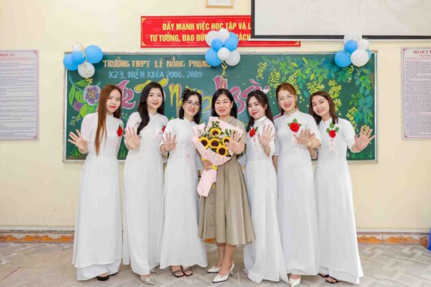 Chụp ảnh họp lớp 12A2 K23 - THPT Lê Hồng Phong (23)