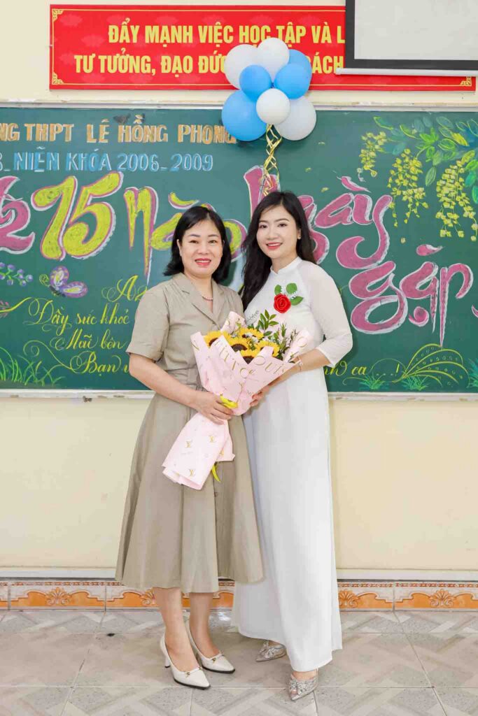 Chụp ảnh họp lớp 12A2 K23 - THPT Lê Hồng Phong (20)