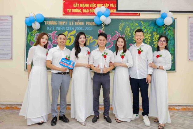 Chụp ảnh họp lớp 12A2 K23 - THPT Lê Hồng Phong (17)