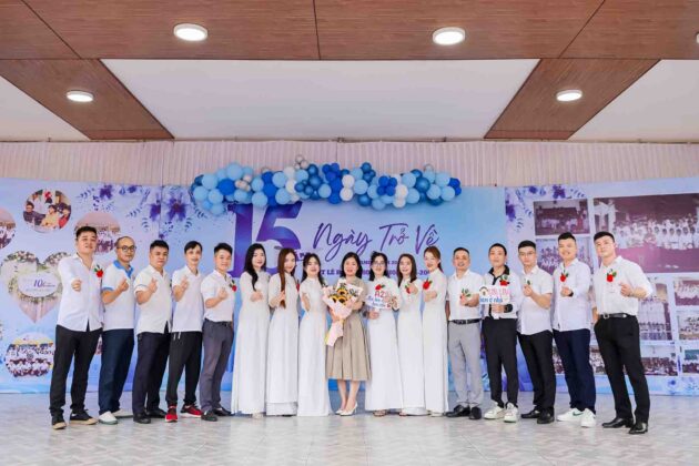 Chụp ảnh họp lớp 12A2 K23 - THPT Lê Hồng Phong (18)