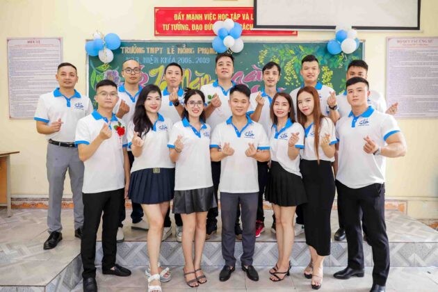 Chụp ảnh họp lớp 12A2 K23 - THPT Lê Hồng Phong (11)