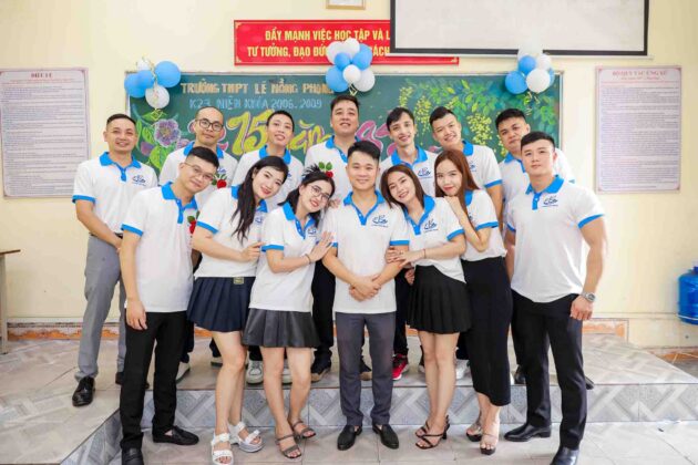 Chụp ảnh họp lớp 12A2 K23 - THPT Lê Hồng Phong (10)