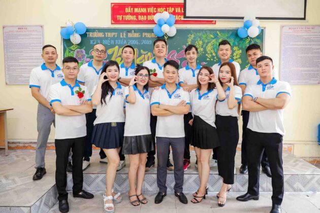 Chụp ảnh họp lớp 12A2 K23 - THPT Lê Hồng Phong (9)