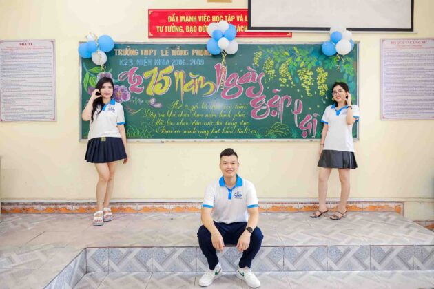 Chụp ảnh họp lớp 12A2 K23 - THPT Lê Hồng Phong (7)