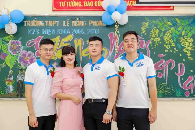 Chụp ảnh họp lớp 12A2 K23 - THPT Lê Hồng Phong (4)
