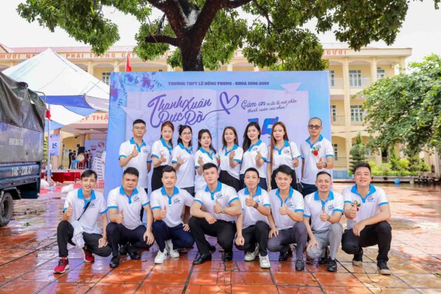 Chụp ảnh họp lớp 12A2 K23 - THPT Lê Hồng Phong (3)