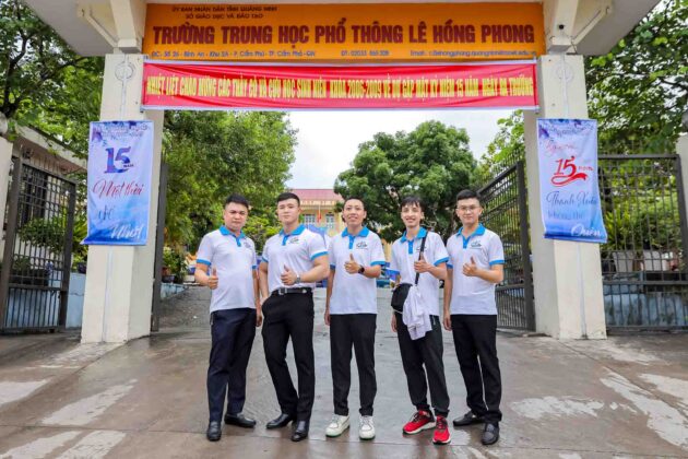 Chụp ảnh họp lớp 12A2 K23 - THPT Lê Hồng Phong (2)