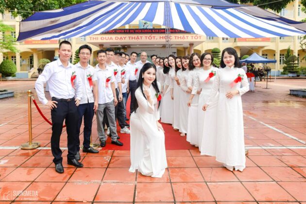 Chụp ảnh họp lớp 12A6 K18 – THPT Lê Hồng Phong