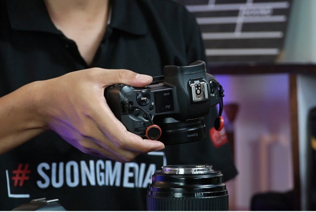 Hướng Dẫn Cách Thay Lens Nhanh Và An Toàn Cho Người Mới Bắt Đầu