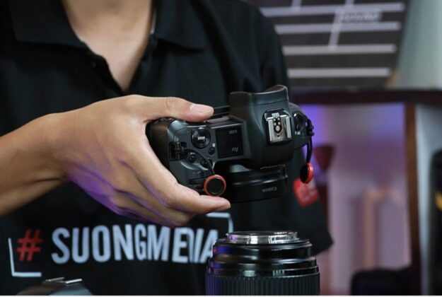 Hướng Dẫn Cách Thay Lens Nhanh Và An Toàn Cho Người Mới Bắt Đầu