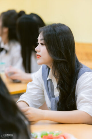 Chụp Ảnh Họp Lớp THPT Cẩm Phả – Sương Media Lưu Giữ Thanh Xuân Bằng Hình Ảnh và Những Cảm (32)