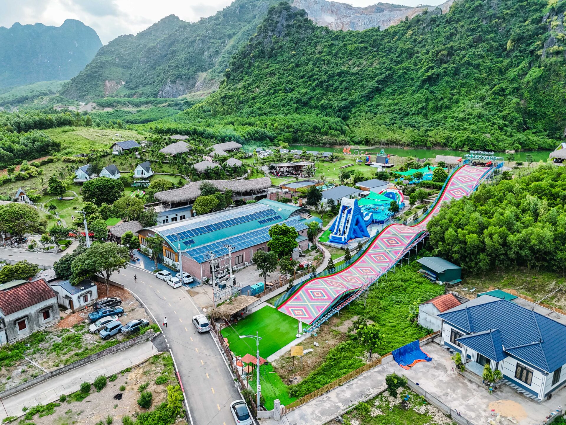 Khu trò chơi và nhà hàng Happyland Hạ Long